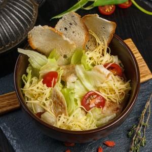 Салат Цезарь с курицей
