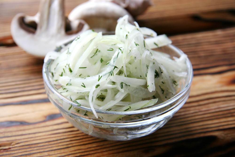 Лук маринованный