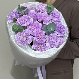 19 лунных диантусов с эвкалиптом