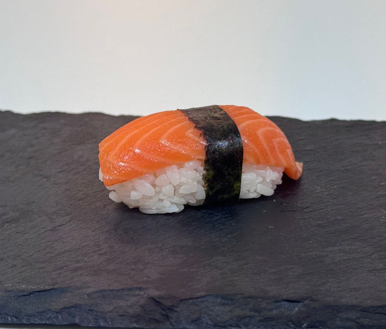 Суши форель