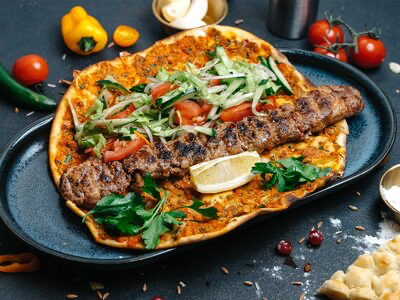 Адана Кебаб с Лахмаджуном