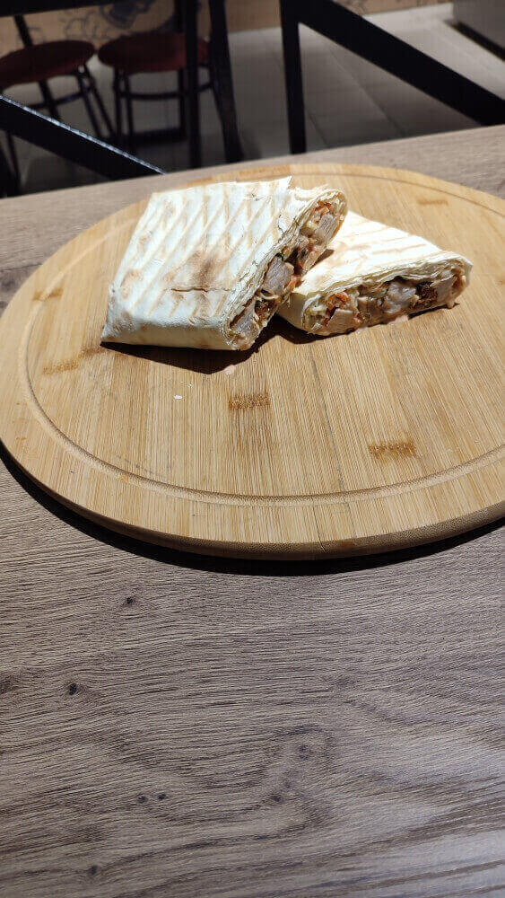 Шаурма мясная (пшеничный лаваш)