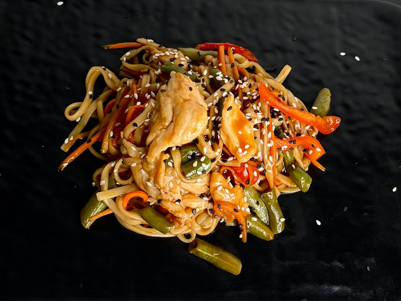 Лапша Wok с курицей в соусе терияки
