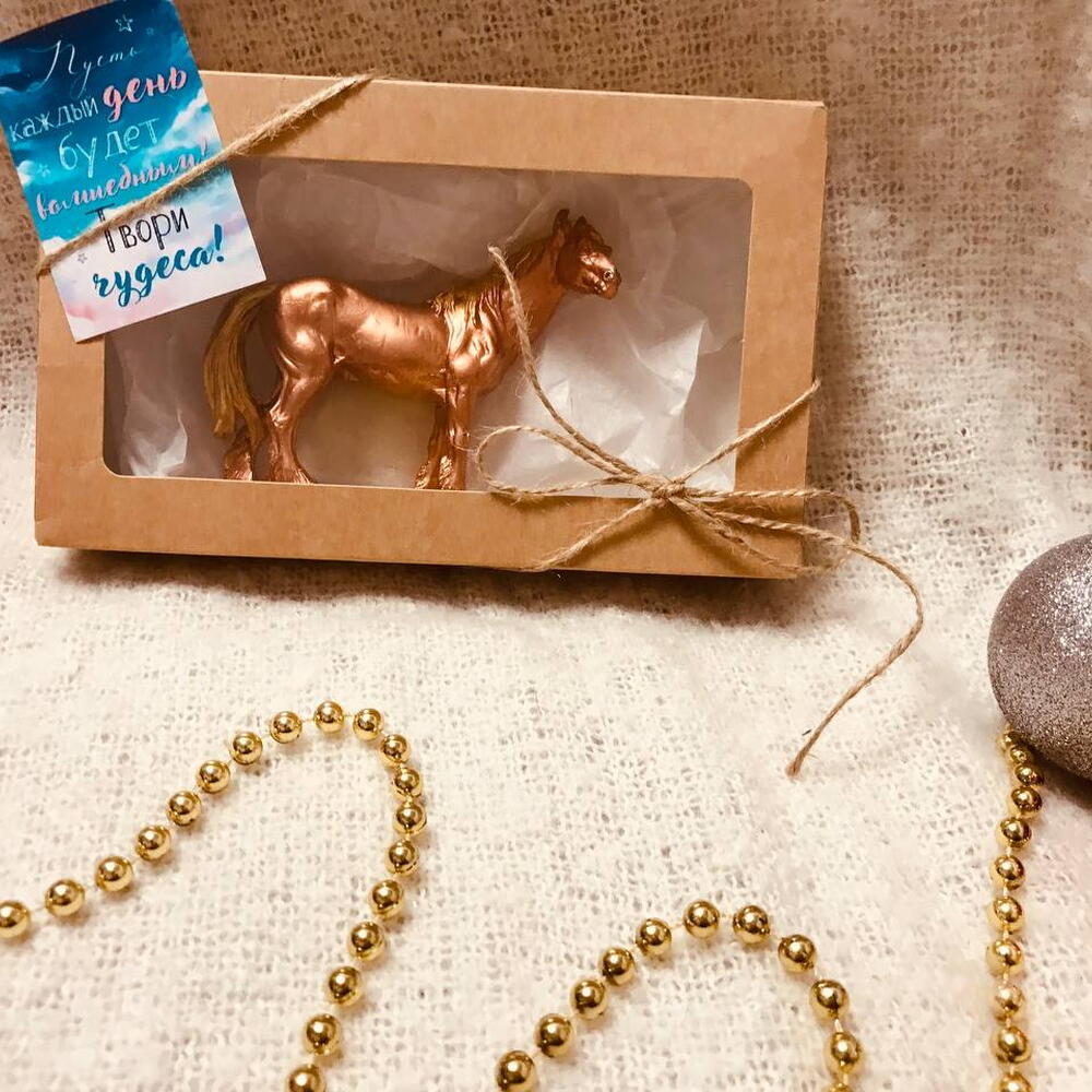 Лошадь Золотая