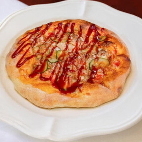 Пицца с рёберным мясом и огурчиками Кимчи