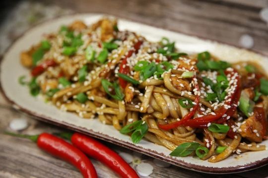 Острый вок с курицей