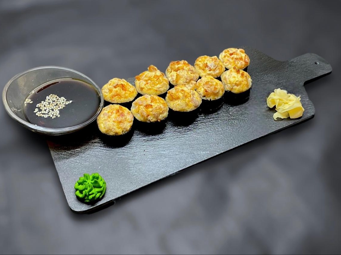 Запеченный ролл с курицей и беконом