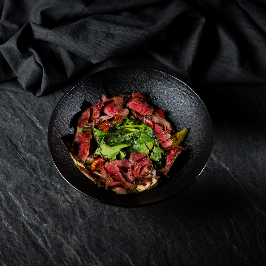 Салат с ростбифом и трюфельным соусом