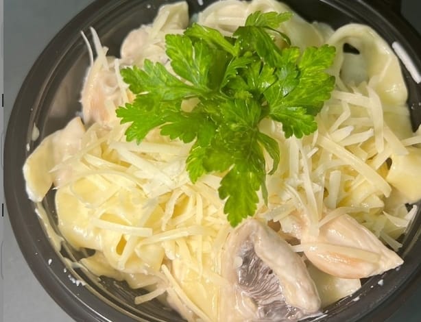 Феттучини с курицей и грибами