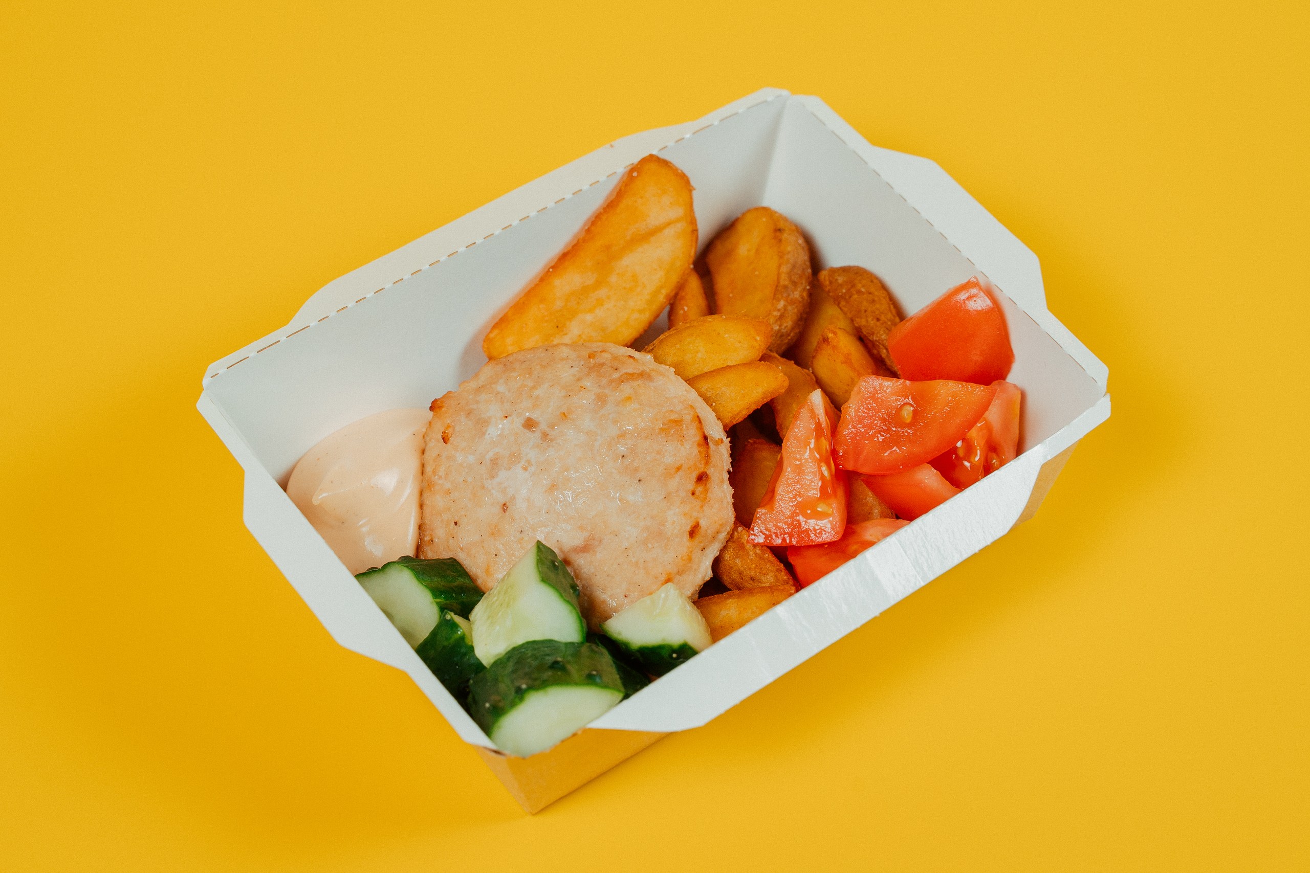 Куриная котлета с картофельными дольками