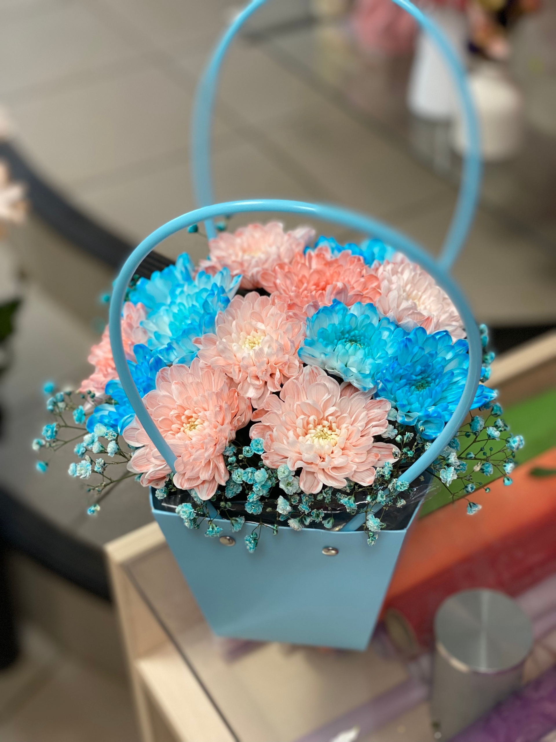 Цветы для мамы  в сумочке 