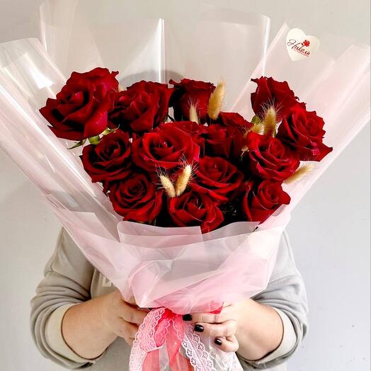 Букет «Очаровала» + коробочка конфет в подарок