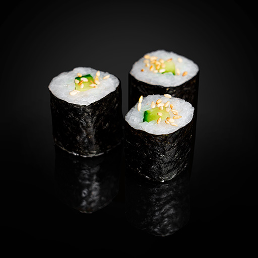  Классические роллы с огурцом и кунжутом