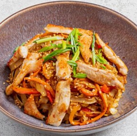 Wok Курица с лапшой и тайским соусом