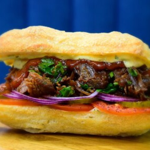 Чиабатта со рваной говядиной