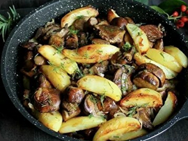 Картофель, жареный сзеленью и грибами