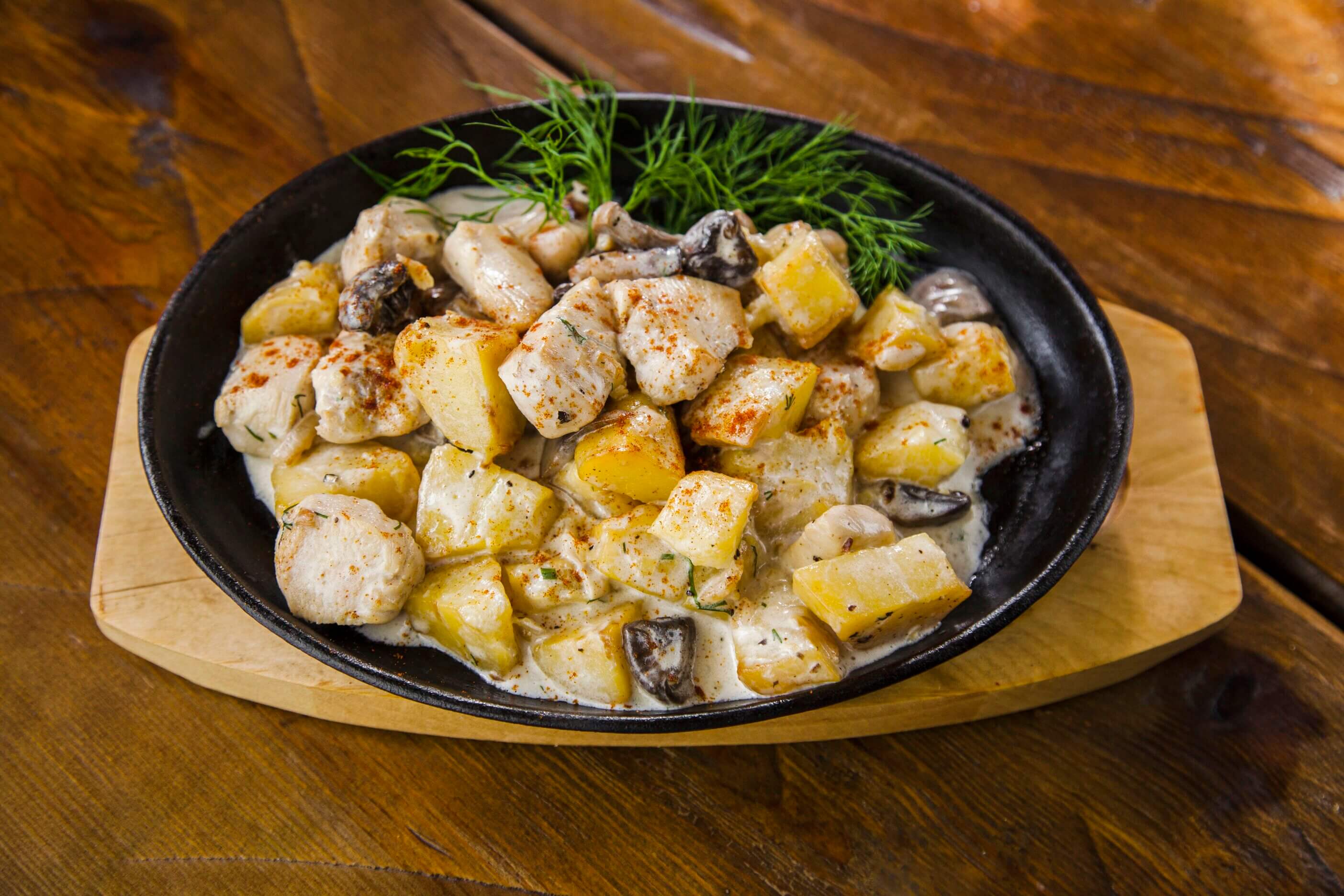 Тушеная в сливках курица