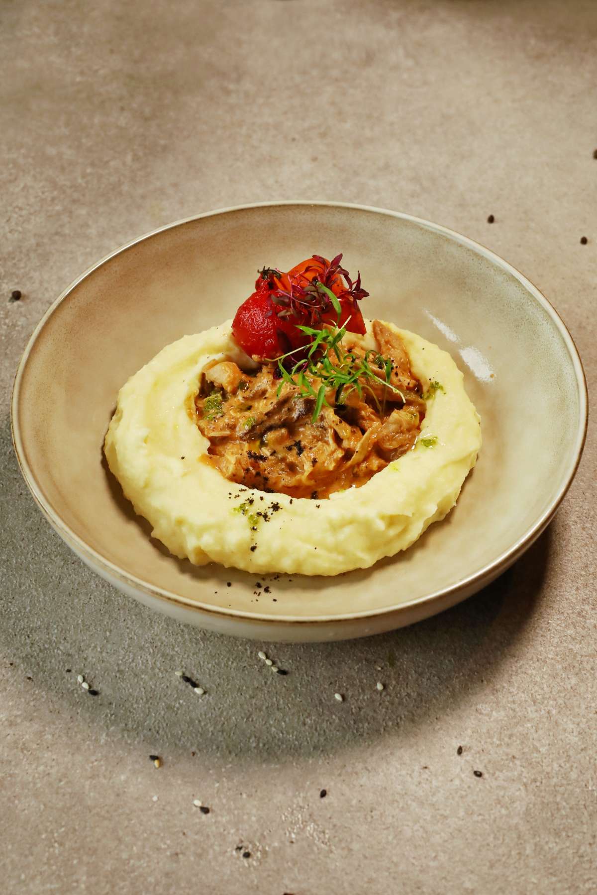 Строганов с картофельным пюре