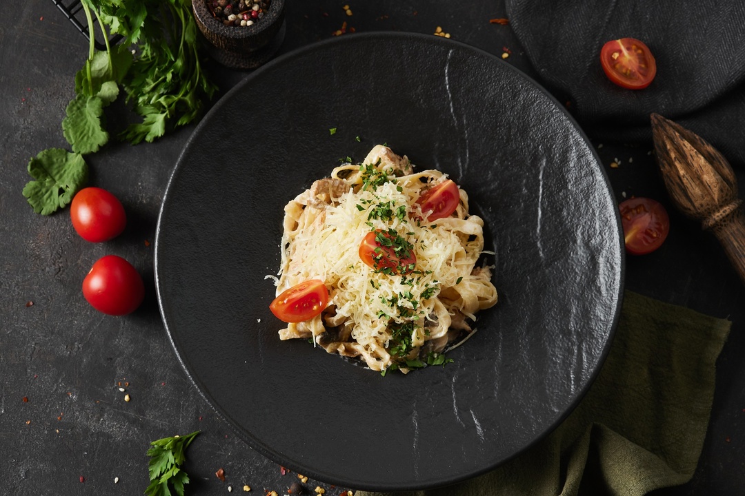 Паста с курицей и грибами