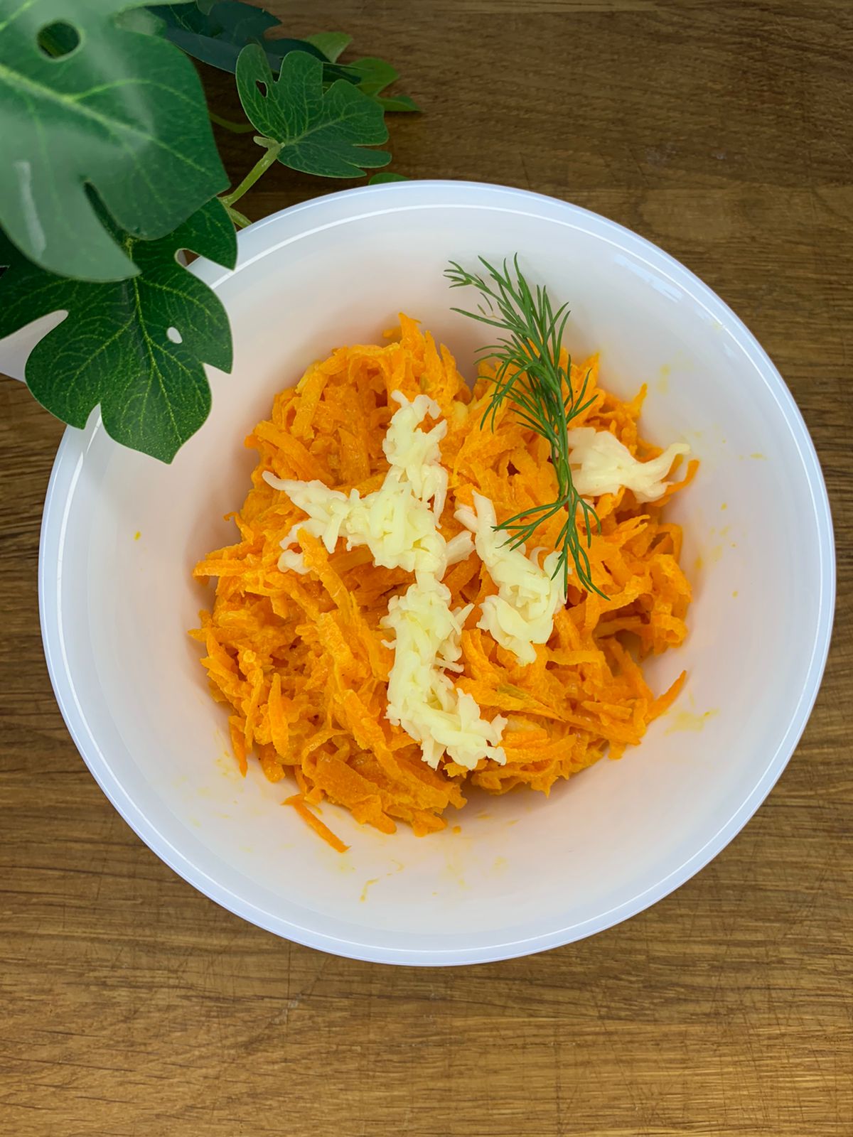 Морковь с чесноком и сыром