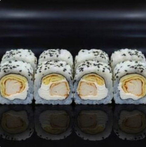 Ролл кунжут, омлет, курица и сыр