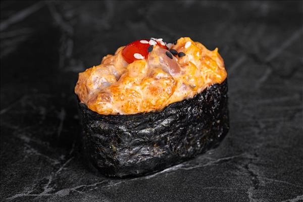 Гункан Спайси Лосось