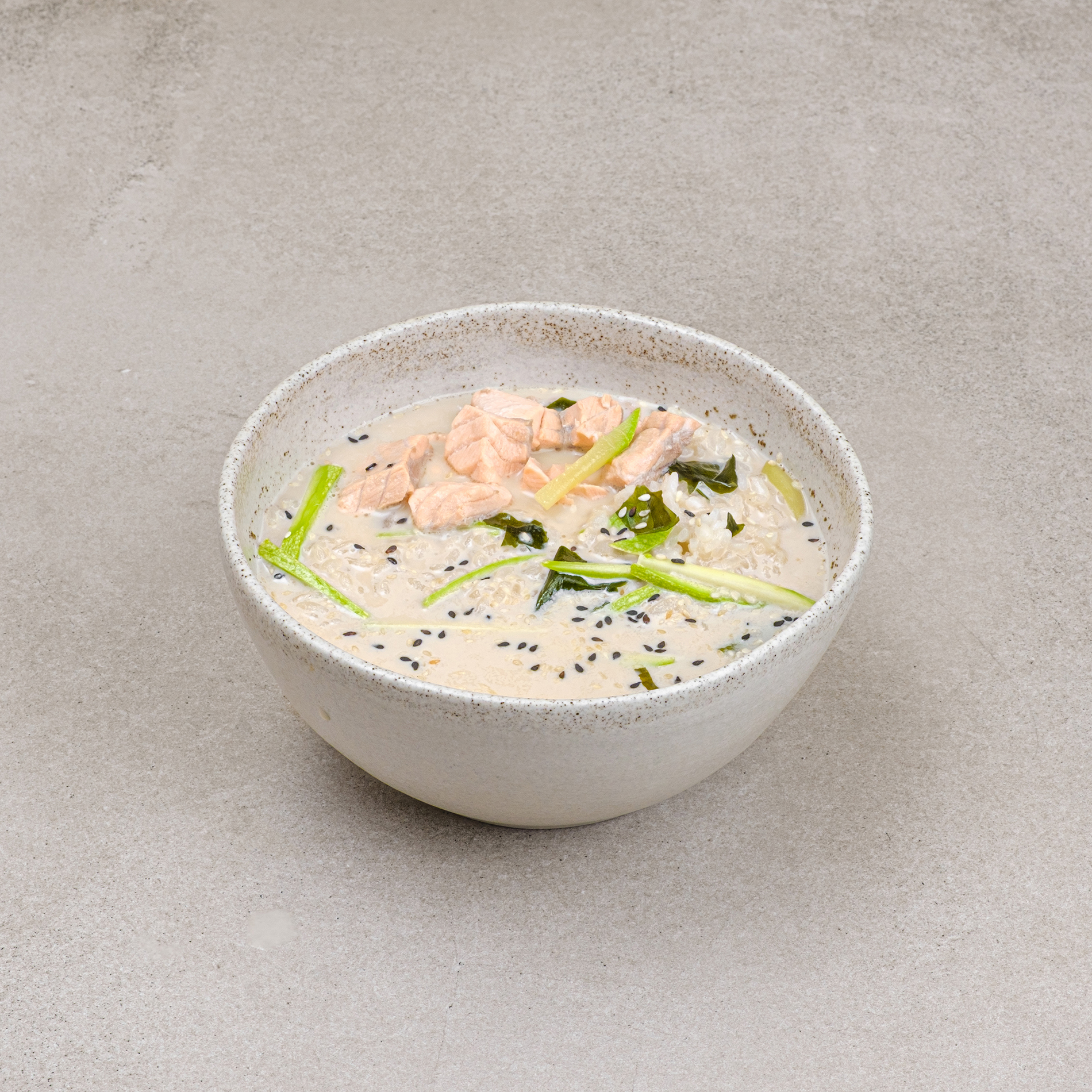 Сливочный суп с цукини и лососем