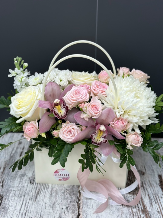 Нежная сумочка с орхидеями