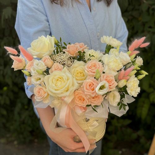 Нежная коробка с розами