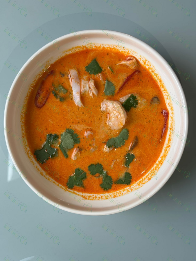 Том ям с морепродуктами