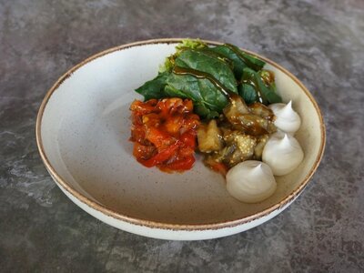 С печеными овощами и соусом чимичурри