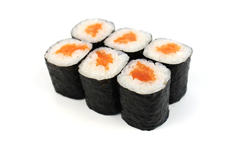 Маки с лососем