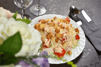 Салат Цезарь с курицей