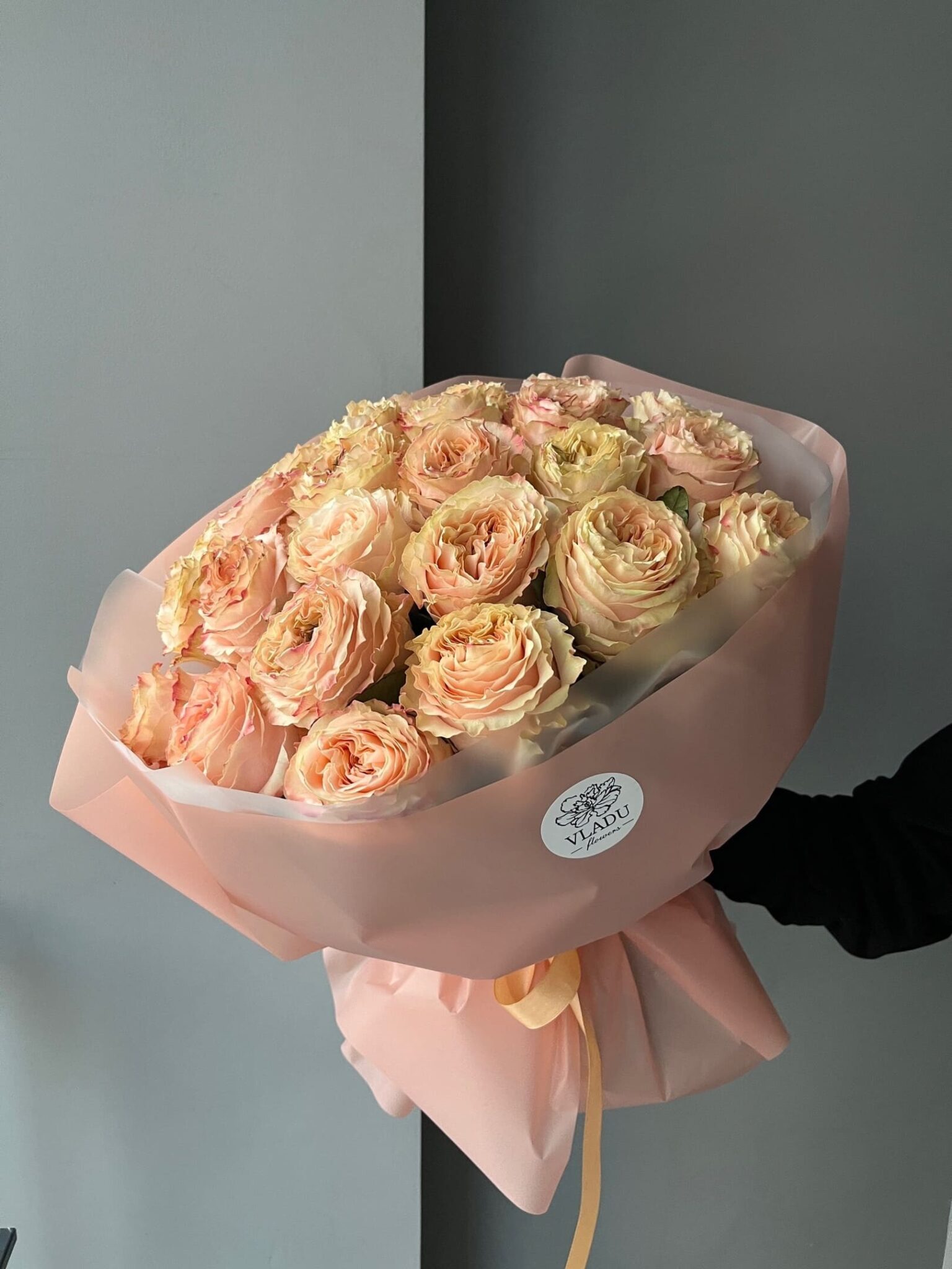 Букет персиковых роз 25 штук