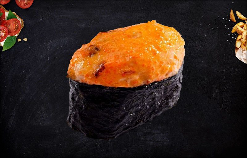 Гункан с копченым лососем