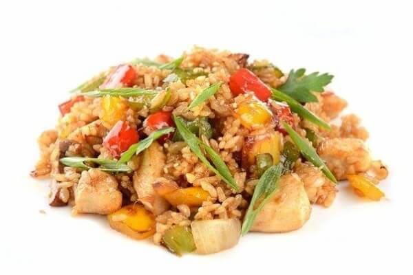 Рис в азиатском стиле с курицей