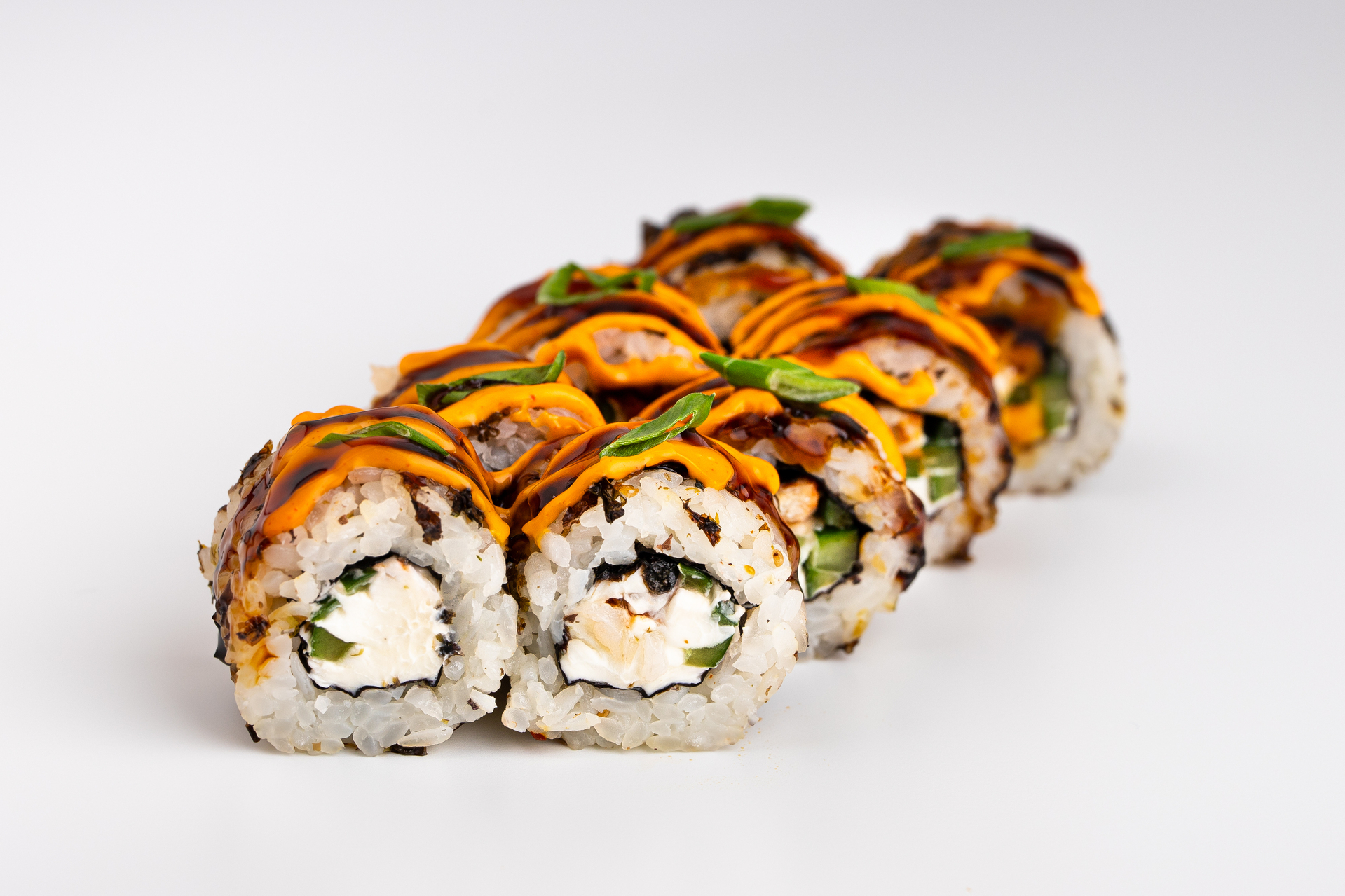 Лава ролл с угрем в жареном нори