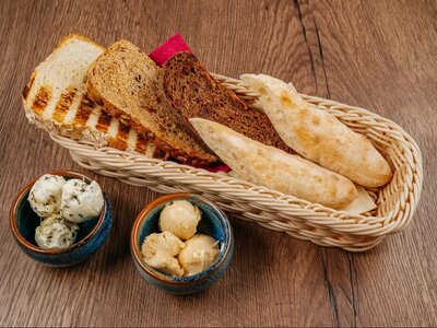 Хлебная корзина с ароматным маслом