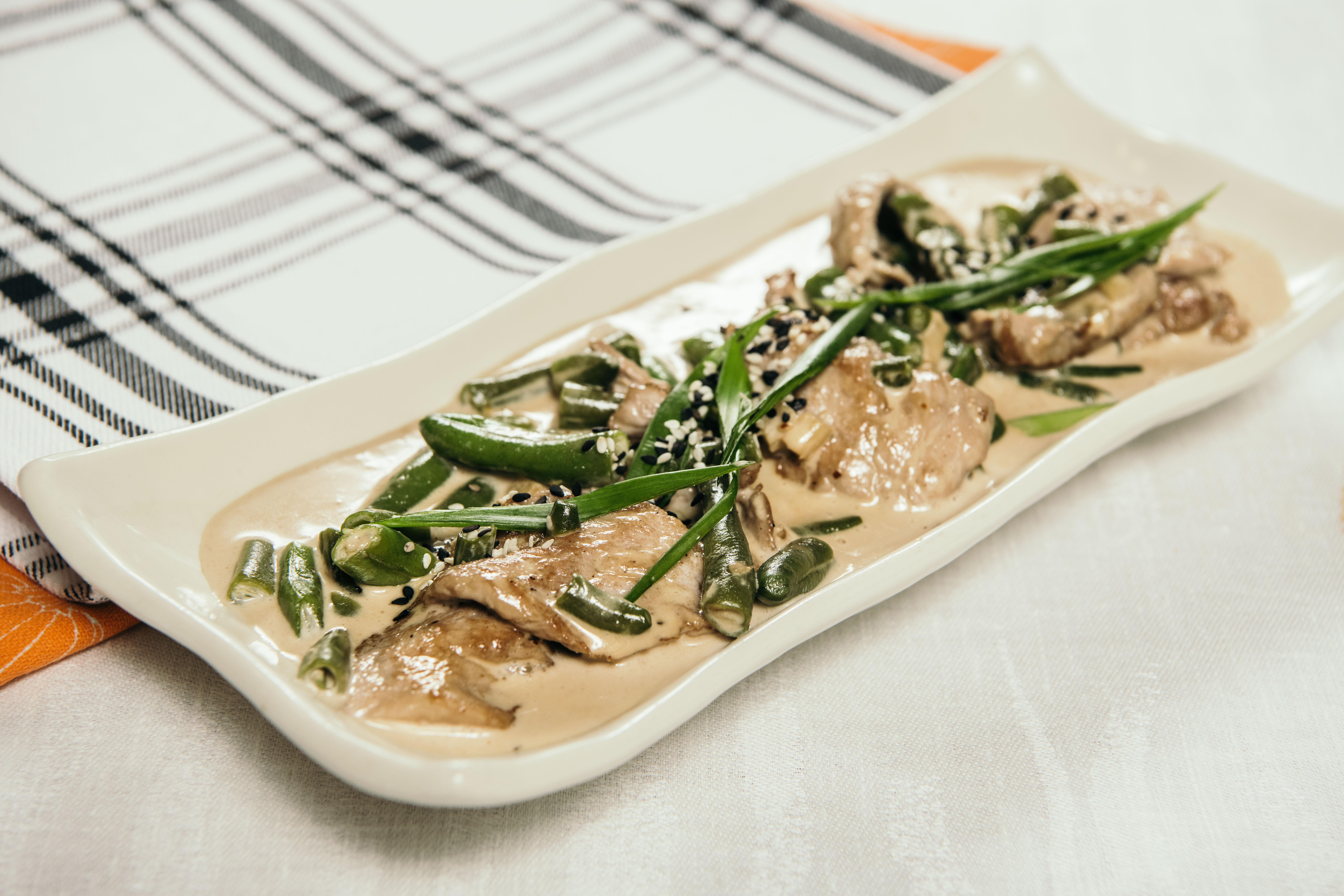 Слайсы свинины в имбирном соусе