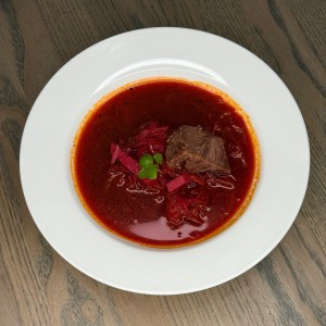 Борщ с говядиной и сметаной