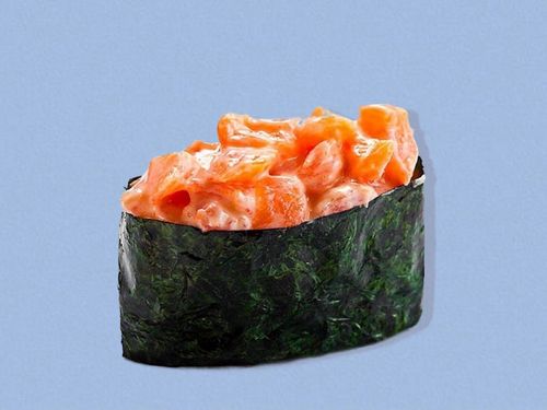 Гункан с лососем