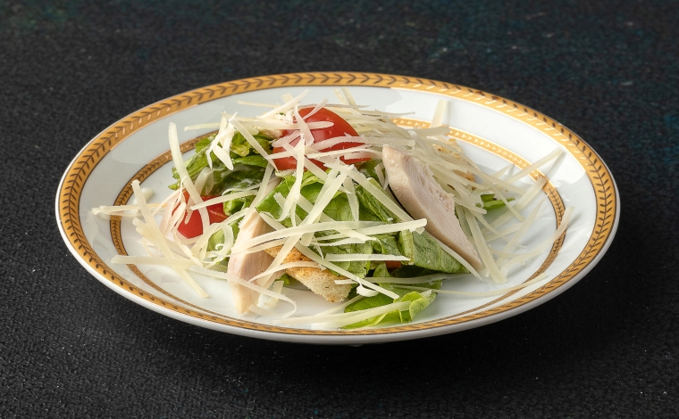 Салат Цезарь с курицей