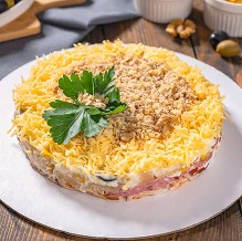 Салат с курицей и ананасом