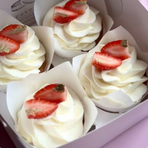 Капкейки с клубникой