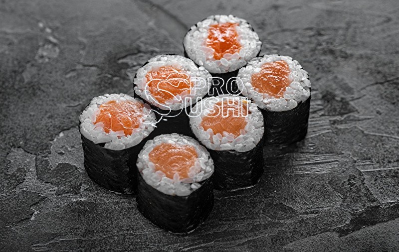 Маки с лососем