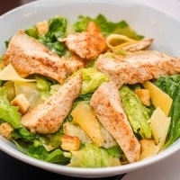 Салат Цезарь с курицей 220/80 гр