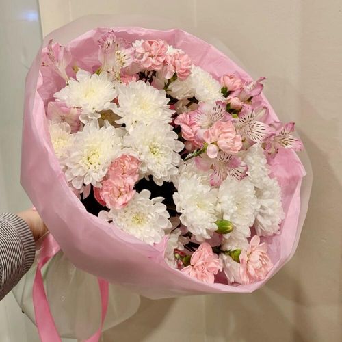 Букет цветов: хризантемы, альстромерии, гвоздика (б0063)