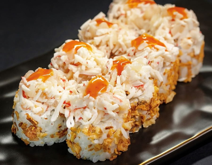 Ролл с крабом и гребешком