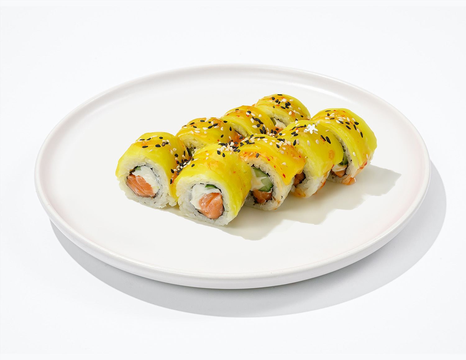 Ролл лосось такуан