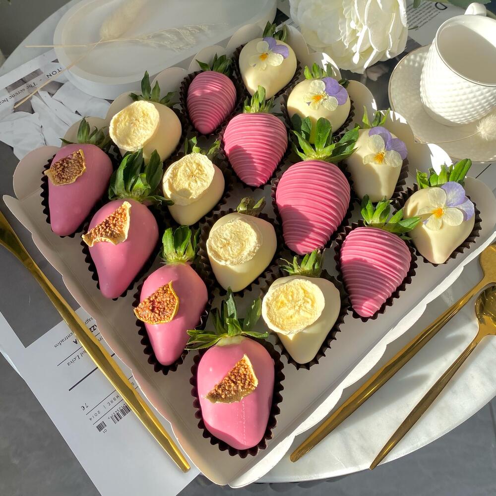 Клубника в шоколаде для девушки
